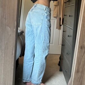 Abercrombie 90’s Straight Ultra High Rise Jean